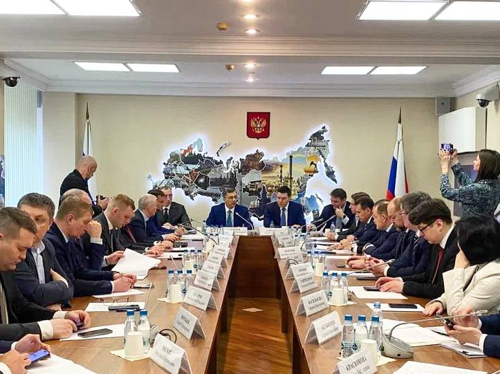 На заседании Комитета по промышленности и торговле обсудили актуальные вопросы выполнения госпрограмм